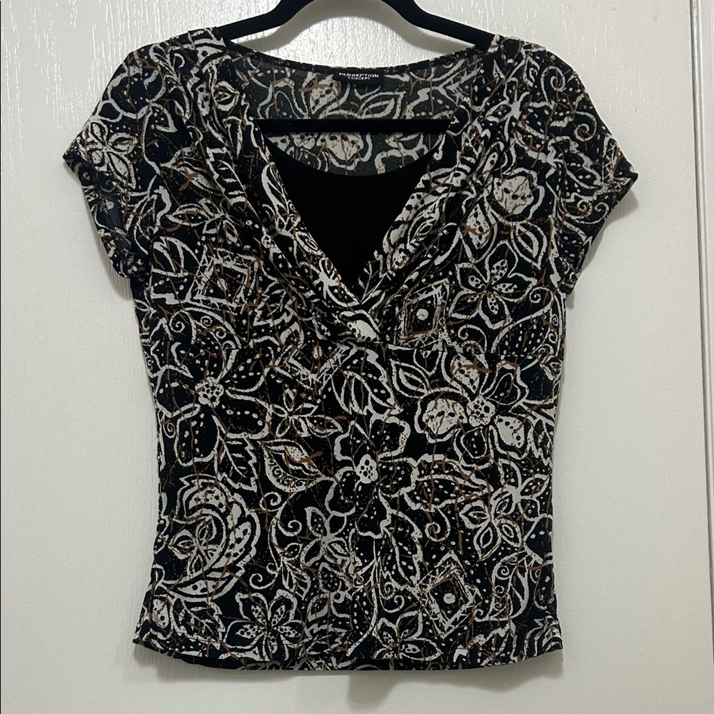 🌻2/$10🌻 Floral blouse, Perseption Concept
